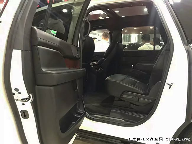 2018款林肯領(lǐng)航員3.5T七座SUV 加規(guī)版現(xiàn)車優(yōu)惠購(gòu)