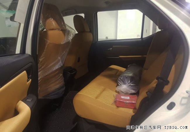 18款豐田穿越者2700中東版 3氣囊/七座/17輪現(xiàn)車31.2萬