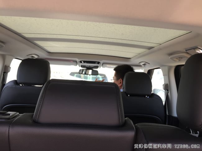 18款路虎攬勝運(yùn)動(dòng)柴油版 全景天窗/雙觸摸屏現(xiàn)車(chē)83.5萬(wàn)