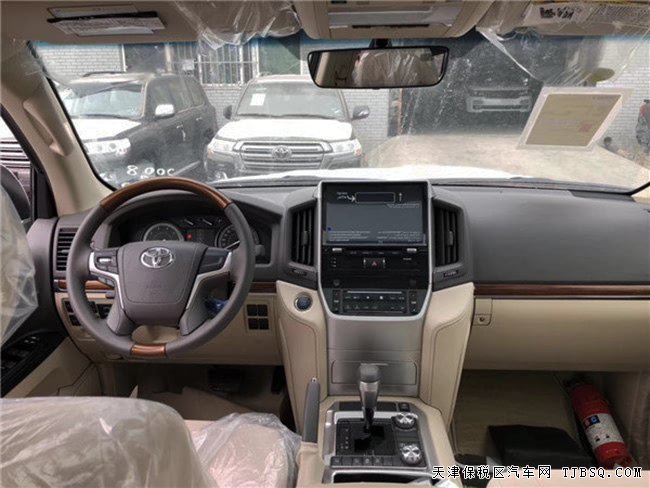 2018款豐田酷路澤4600中東版 陸巡V8現(xiàn)車優(yōu)享經(jīng)典