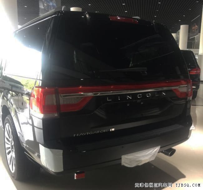 平行進口林肯領(lǐng)航員3.5T加規(guī)版 17款現(xiàn)車82.5萬優(yōu)惠呈現(xiàn)