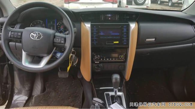 2018款豐田穿越者2700中東版 3氣囊/7座/17輪現(xiàn)車29.8萬
