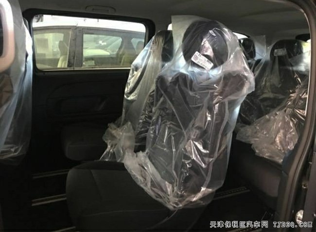 18款奔馳V250中東版7座MPV 7速/雙電動門/17輪現(xiàn)車54萬