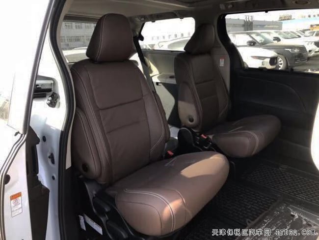 2018款豐田塞納3.5L四驅(qū)頂配版 七座MPV魅力呈現(xiàn)