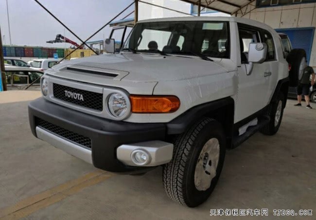 18款豐田FJ酷路澤4.0L中東版 雙差/雙油/JBL現(xiàn)車47.5萬(wàn)