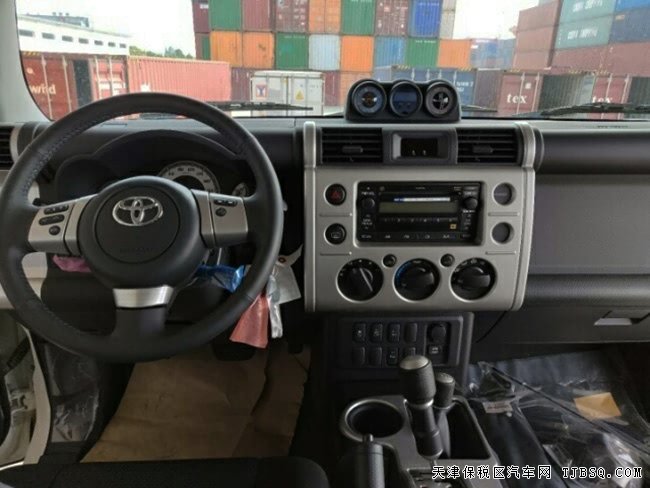 18款豐田FJ酷路澤4.0L中東版 雙差/雙油/JBL現(xiàn)車47.5萬(wàn)
