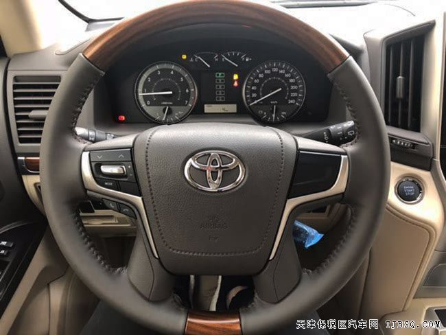 2018款豐田酷路澤4000中東版 18輪/7座/天窗現(xiàn)車66.5萬