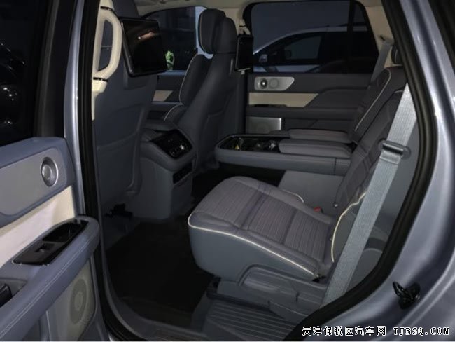 2018款林肯領航員3.5T黑標限量版 800A包/22輪現(xiàn)車168萬