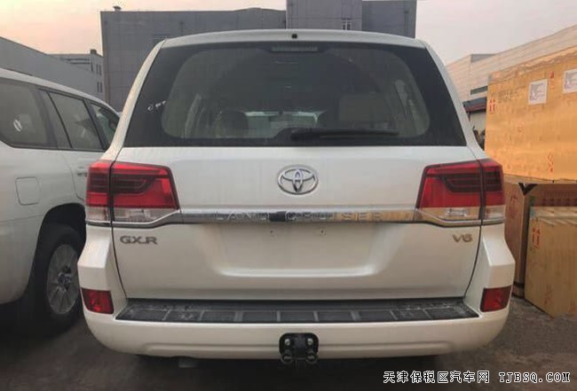 2018款豐田酷路澤4000中東版 18輪/氙燈/冰箱現(xiàn)車63.7萬