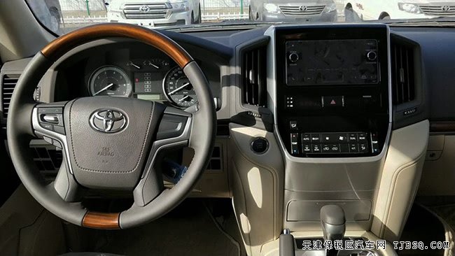 2018款豐田陸地巡洋艦4.0L中東版 現(xiàn)車(chē)鉅惠來(lái)襲