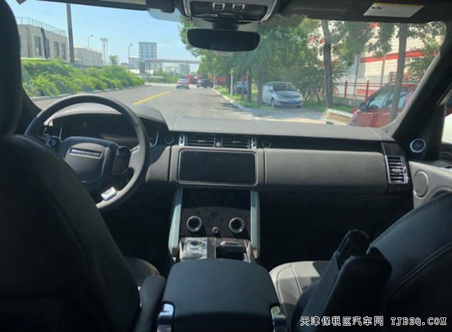 18款路虎攬勝3.0T皇家一號加長版 天津港現(xiàn)車221萬鉅惠