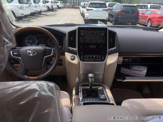 2018款豐田酷路澤4600中東版 陸巡V8現(xiàn)車津城鉅惠