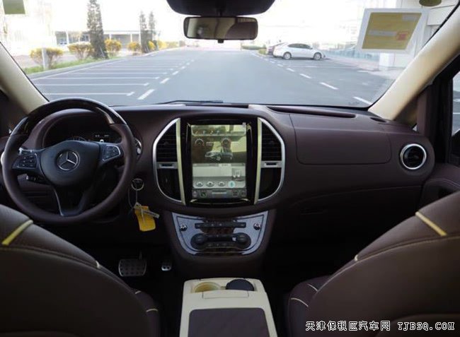 2017款奔馳威霆2.0T中東版 金屬漆/18輪/小桌板現(xiàn)車78萬