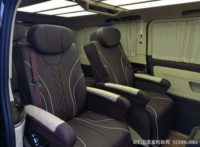2017款奔馳威霆2.0T中東版 金屬漆/18輪/小桌板現(xiàn)車78萬