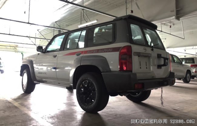 2018款日產(chǎn)尼桑途樂Y61中東版 7座/中后差速鎖現(xiàn)車73萬