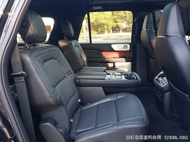 18款林肯領(lǐng)航員3.5T美規(guī)版 22輪/科技包/300A現(xiàn)車(chē)143萬(wàn)