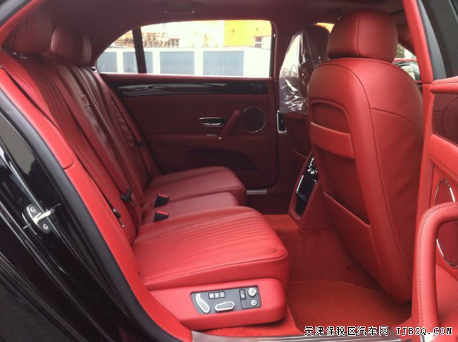 2018款賓利飛馳V8S歐規(guī)版 舒適包/天窗/20輪現(xiàn)車(chē)250萬(wàn)購(gòu)