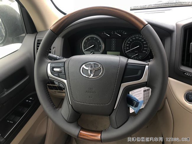 18款豐田酷路澤4600中東版 18輪/天窗/7座現(xiàn)車83萬精選