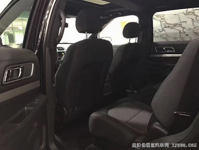 2017款福特探險(xiǎn)者2.3T加規(guī)版 18輪/7座/雙天窗現(xiàn)車38萬