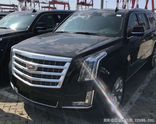 2018款凱迪拉克凱雷德6.2L加規(guī)版 10速/22輪現(xiàn)車163.8萬