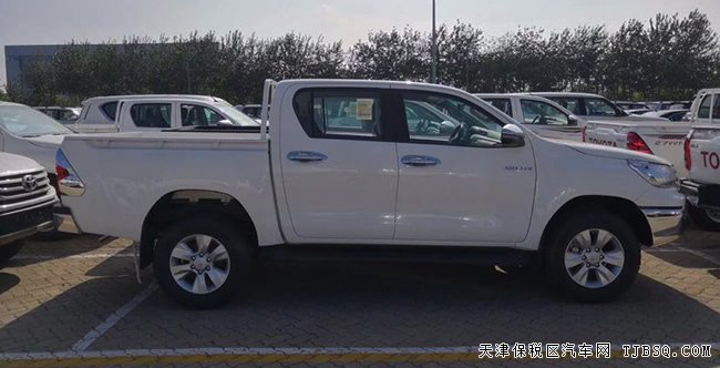 18款豐田海拉克斯2.7L中東版 3氣囊/17輪/汽油現(xiàn)車(chē)31.8萬(wàn)