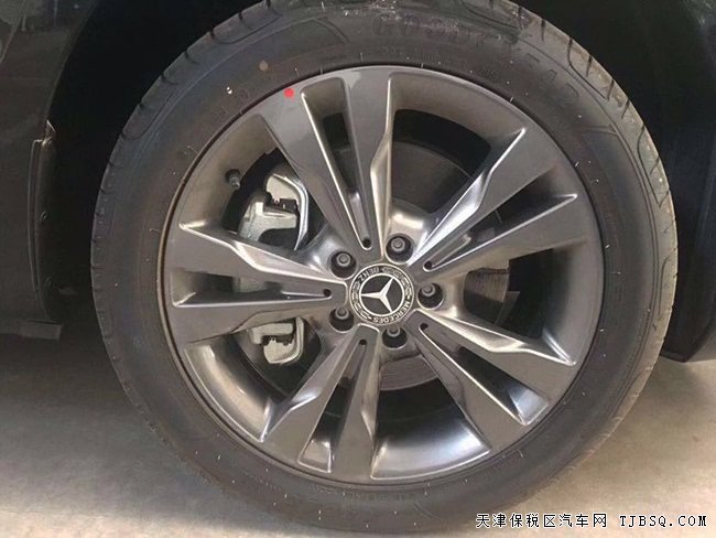 2018款奔馳V250加長版 七座真皮/18輪/電動門現(xiàn)車55.5萬