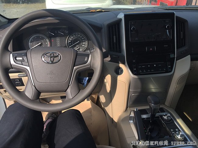 2018款豐田蘭德酷路澤4000中東版 冰箱/17輪現(xiàn)車61.8萬