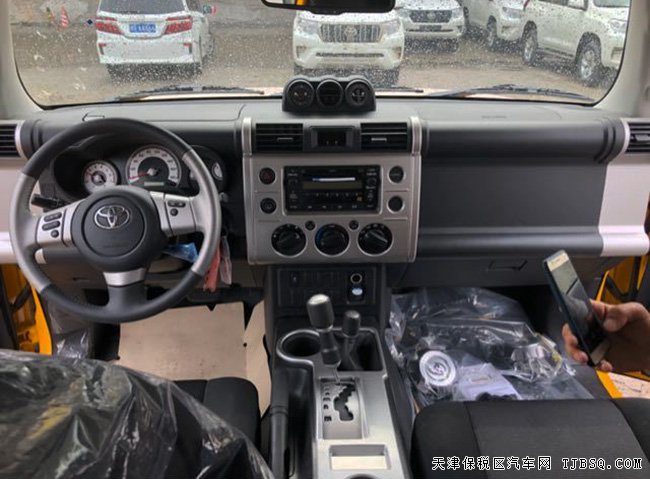 2018款豐田FJ酷路澤中東版 17輪/雙油/差速鎖現(xiàn)車47.5萬