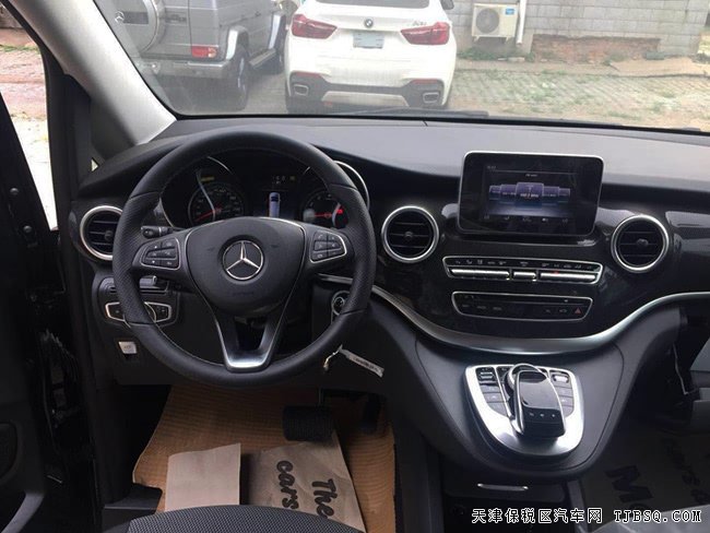 2018款奔馳V250L商務(wù)車 經(jīng)典七座MPV現(xiàn)車樂享經(jīng)典