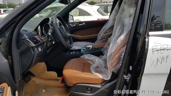 2018款奔馳GLE400中東版 全景天窗/19輪/小牛皮現(xiàn)車74萬