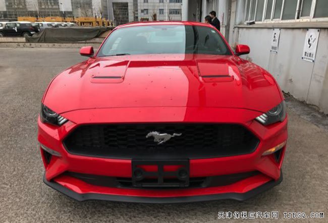 2018款福特野馬2.3T加規(guī)版 經(jīng)典肌肉跑車現(xiàn)車熱銷