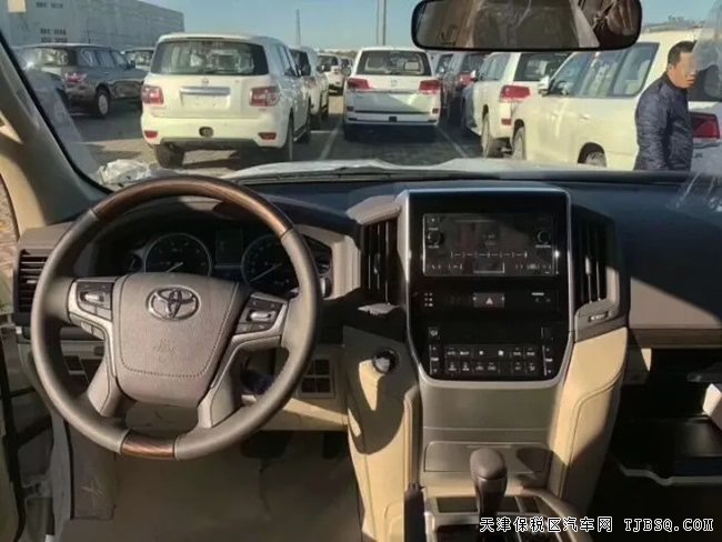 進(jìn)口豐田蘭德酷路澤4000中東版 19款現(xiàn)車魅力呈現(xiàn)