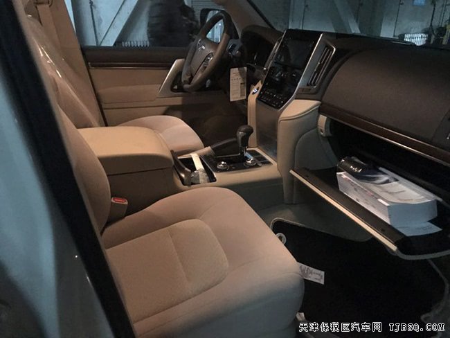 19款豐田酷路澤5700中東版 12氣囊/18輪/天窗現(xiàn)車96.5萬