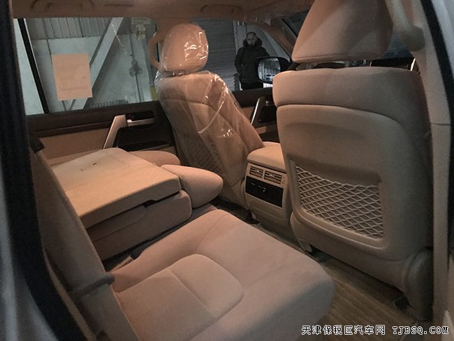 19款豐田酷路澤5700中東版 12氣囊/18輪/天窗現(xiàn)車96.5萬
