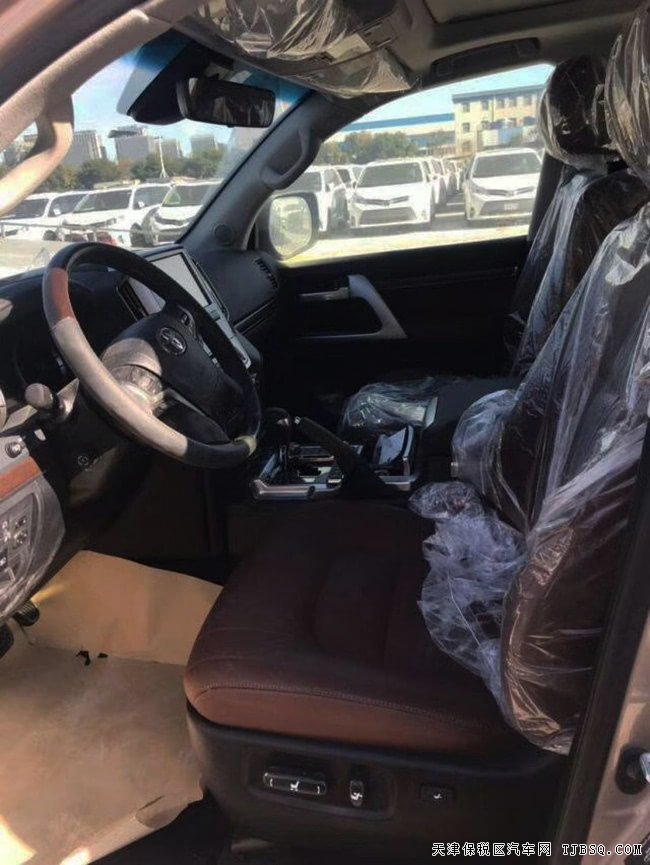 2019款豐田酷路澤5700中東版 陸巡5.7L現(xiàn)車酬賓