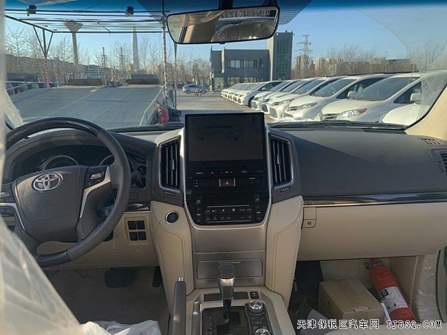18款豐田酷路澤5700中東版 12氣囊/20輪/天窗現(xiàn)車109萬