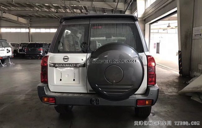 2018款日產(chǎn)途樂Y61中東版 中后差速鎖/17輪/7座現(xiàn)車75萬