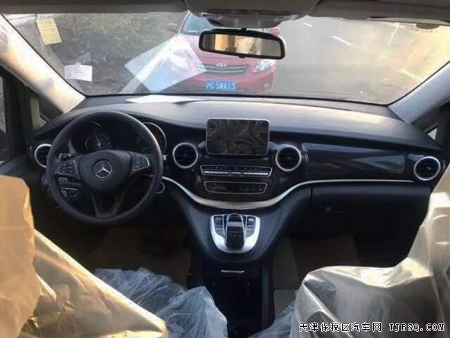 2018款奔馳V250中東版 7座/17輪/金屬漆/電動(dòng)門(mén)現(xiàn)車(chē)47萬(wàn)