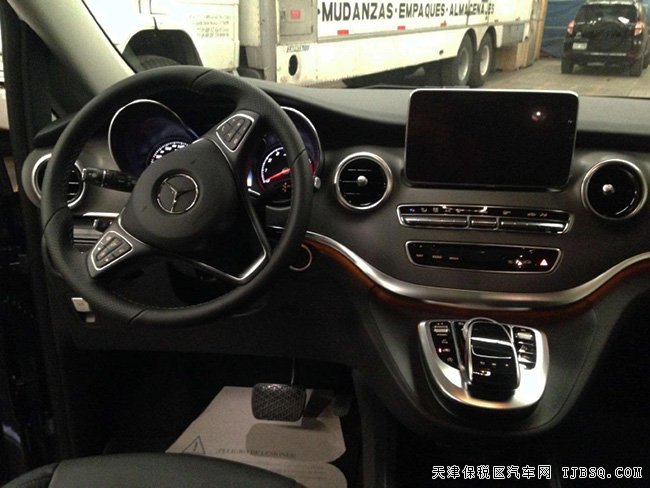 2017款奔馳V250墨西哥版 全景天窗/18輪/真皮現(xiàn)車51.8萬