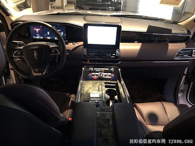 2018款林肯外交官3.5T美規(guī)版 4座/22輪/小桌板現(xiàn)車190萬(wàn)