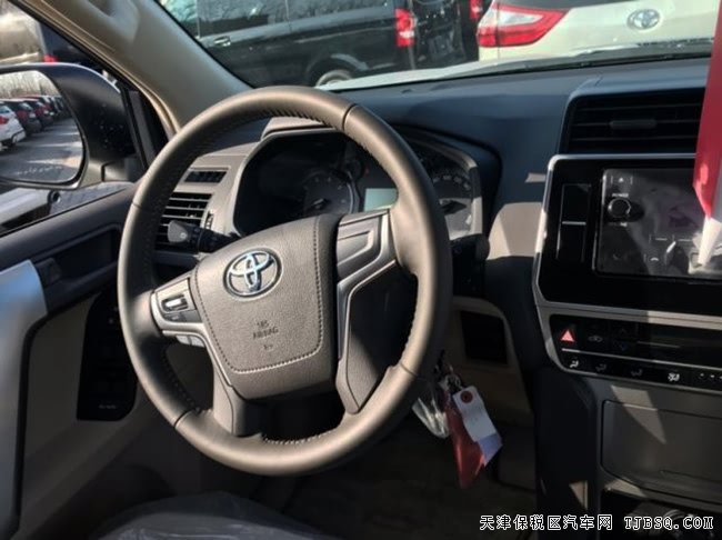 19款豐田普拉多2700中東版 17鋁輪/冰箱/底掛現(xiàn)車43.3萬