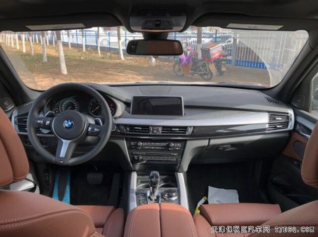 平行進(jìn)口車18款寶馬X5M加規(guī)版 天津港現(xiàn)車優(yōu)惠購(gòu)