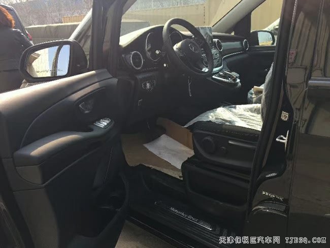 2018款奔馳V250中東版 7座/17輪/金屬漆/電動門現(xiàn)車45萬
