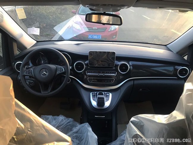 2018款奔馳V250中東版加長 7座/17輪/雙電動門現(xiàn)車46萬