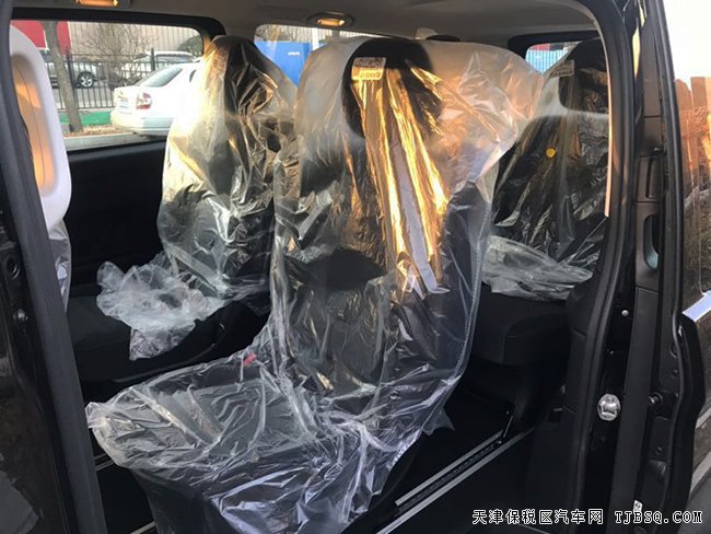 2018款奔馳V250中東版加長 7座/17輪/雙電動門現(xiàn)車46萬