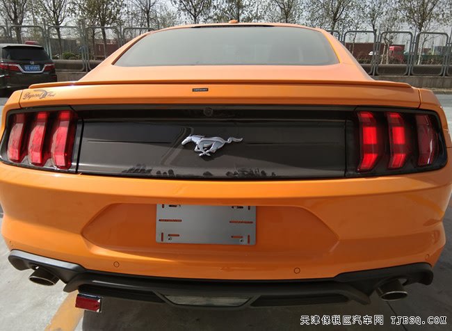2018款福特野馬2.3T加規(guī)版 10速/18輪/小尾翼現(xiàn)車(chē)33.8萬(wàn)