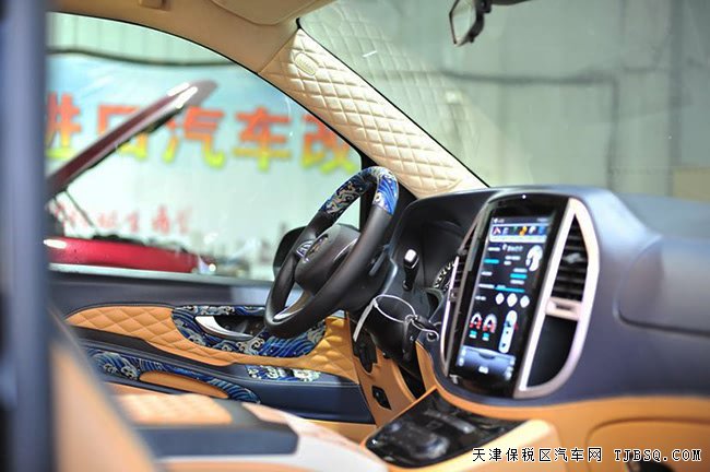2019款奔馳V250中東版 19輪/LED大燈/商務(wù)座椅現(xiàn)車62萬(wàn)