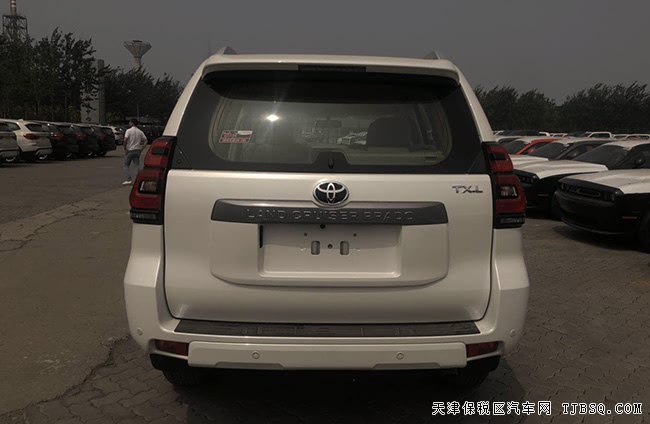 2019款豐田普拉多2700中東版 17輪/冰箱/大屏現(xiàn)車42.5萬