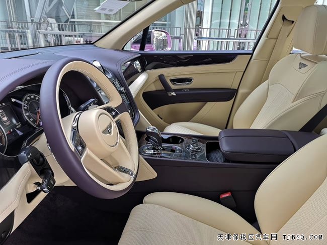2019款賓利添越4.0T汽油版 22輪/金屬漆/天窗現(xiàn)車(chē)330萬(wàn)