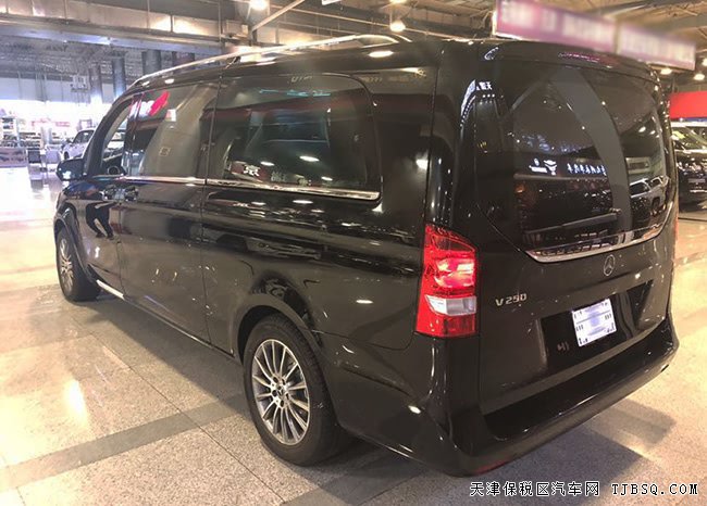 2018款奔馳V250中東版 6座//小桌板/航空座椅現(xiàn)車65.5萬